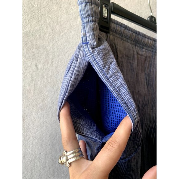 SOLD 2 Men's Swimming Trunks Size L Speedo and Burnside - Picture 4 of 13